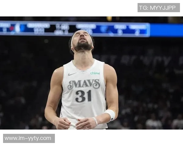 克莱半场表现出色三分球命中率高达百分之百助力球队取得领先